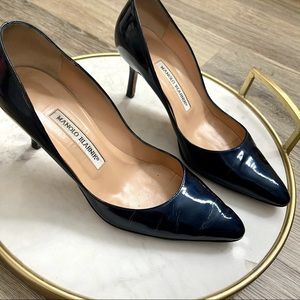 Monolo Blahnik Lisa Black Patent leather pump